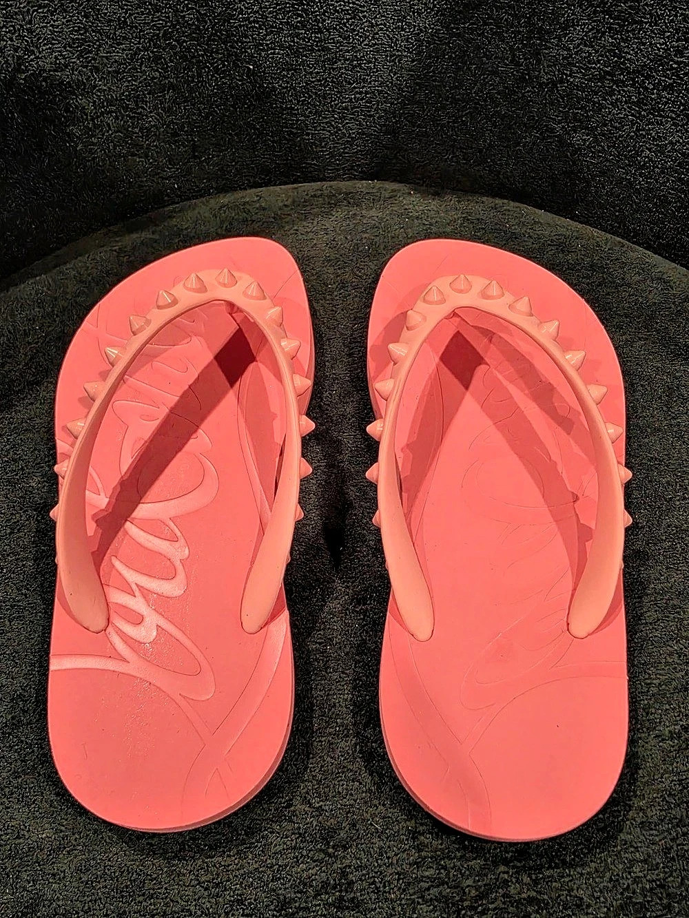 Christian Louboutin Studded Flip Flops in Pink EU 34 US 2.5 Like New Big Kid